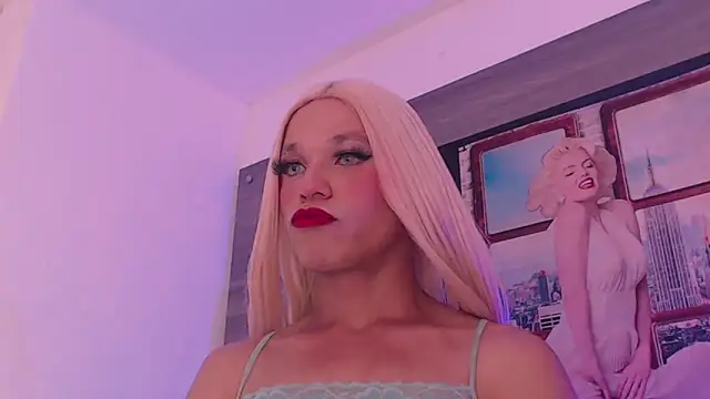 Snapshot of SashaNova chatting on November 6, 6:03 am SashaNova online show from November 6, 6:03 am