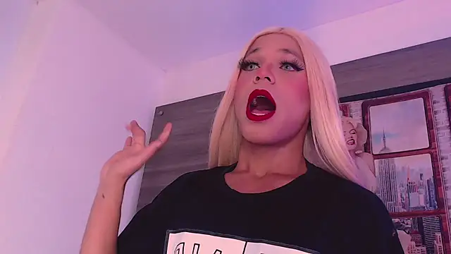 Snapshot of SashaNova chatting on November 8, 5:18 am SashaNova online show from November 8, 5:18 am