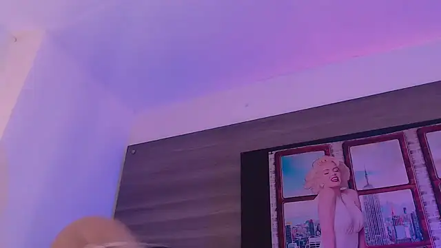 Snapshot of SashaNova chatting on November 14, 4:33 am SashaNova online show from November 14, 4:33 am