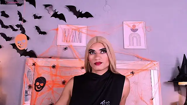 Snapshot of Emily_Castillo_1 chatting on October 24, 4:20 am Emily Castillo 1 online show from October 24, 4:20 am