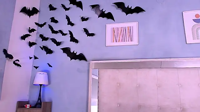 Snapshot of Emily_Castillo_1 chatting on November 14, 4:33 am Emily Castillo 1 online show from November 14, 4:33 am