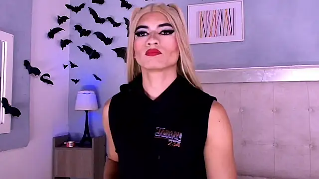 Snapshot of Emily_Castillo_1 chatting on November 15, 5:16 am Emily Castillo 1 online show from November 15, 5:16 am