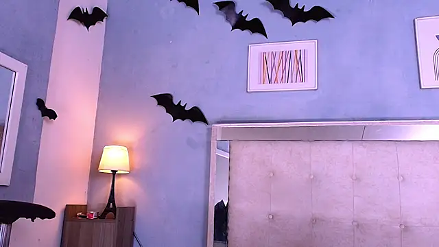 Snapshot of Emily_Castillo_1 chatting on November 27, 4:47 am Emily Castillo 1 online show from November 27, 4:47 am