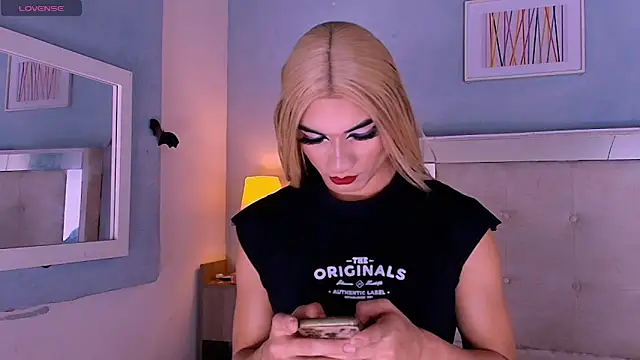 Snapshot of Emily_Castillo_1 chatting on November 29, 4:48 am Emily Castillo 1 online show from November 29, 4:48 am