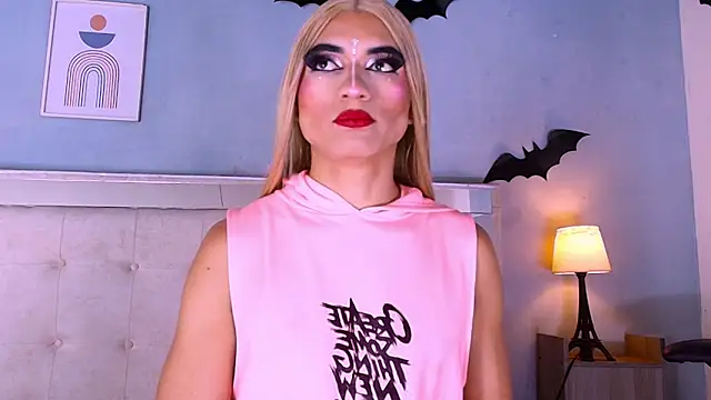 Snapshot of Emily_Castillo_1 chatting on December 5, 4:21 am Emily Castillo 1 online show from December 5, 4:21 am