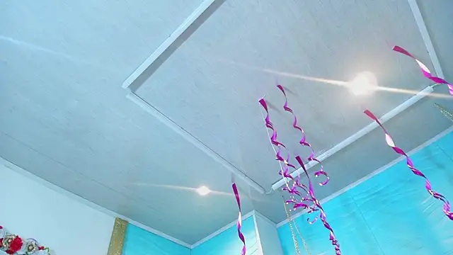 Mia Montess online show from February 9, 1:04 pm