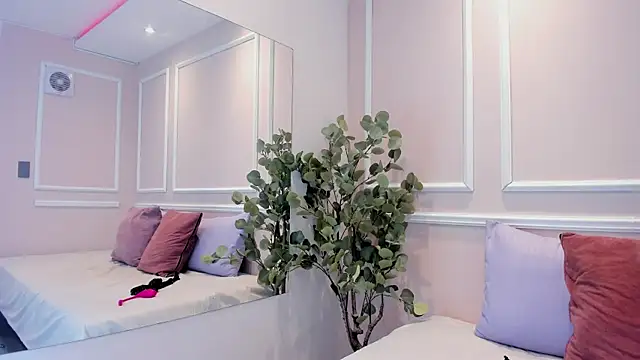 Lucy Canel online show from January 9, 7:37 pm