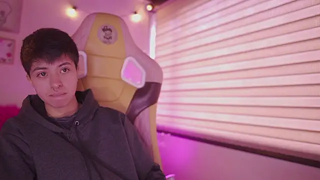 Snapshot of tommy_blue chatting on February 3, 2:55 pm tommy blue online show from February 3, 2:55 pm