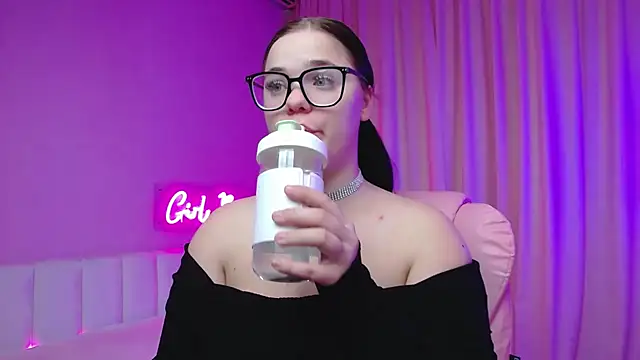 Eliss Shyyo online show from March 4, 4:17 am