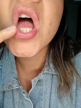 mandy-moore online show from April 16, 3:51 am