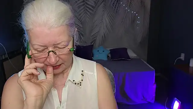 Maya Mayflower online show from March 9, 2:43 pm