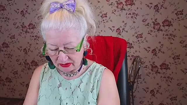 Maya Mayflower online show from November 13, 4:11 am