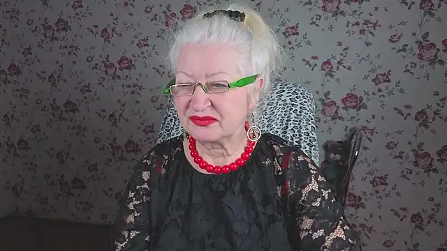 Snapshot of Maya_Mayflower chatting on January 11, 3:11 am Maya Mayflower online show from January 11, 3:11 am