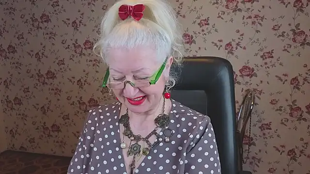 Snapshot of Maya_Mayflower chatting on January 13, 3:12 am Maya Mayflower online show from January 13, 3:12 am