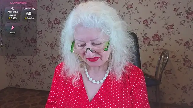 Snapshot of Maya_Mayflower chatting on February 5, 3:00 am Maya Mayflower online show from February 5, 3:00 am