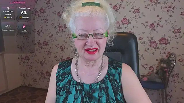 Snapshot of Maya_Mayflower chatting on February 7, 2:48 am Maya Mayflower online show from February 7, 2:48 am