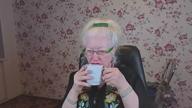 Snapshot of Maya_Mayflower chatting on February 13, 3:13 am Maya Mayflower online show from February 13, 3:13 am