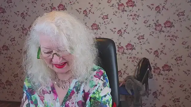 Snapshot of Maya_Mayflower chatting on February 16, 3:24 am Maya Mayflower online show from February 16, 3:24 am