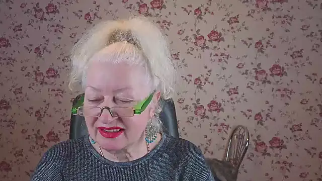 Snapshot of Maya_Mayflower chatting on February 19, 3:02 am Maya Mayflower online show from February 19, 3:02 am