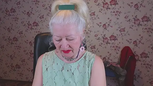 Snapshot of Maya_Mayflower chatting on February 21, 3:07 am Maya Mayflower online show from February 21, 3:07 am