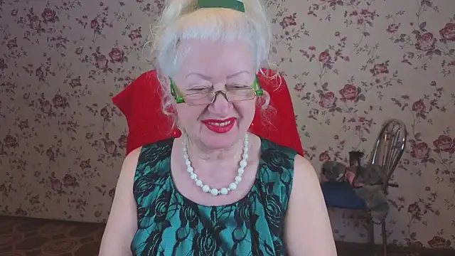 Snapshot of Maya_Mayflower chatting on February 24, 3:04 am Maya Mayflower online show from February 24, 3:04 am