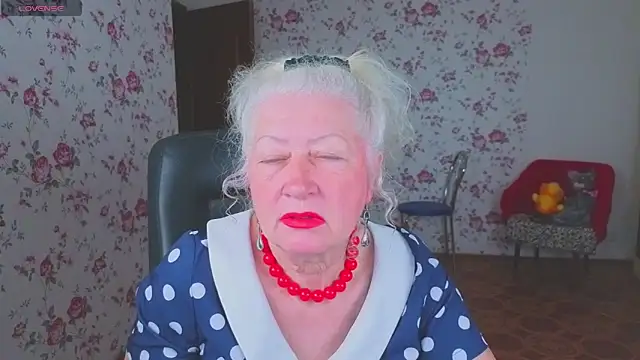 Snapshot of Maya_Mayflower chatting on June 2, 3:41 am Maya Mayflower online show from June 2, 3:41 am