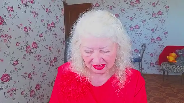 Snapshot of Maya_Mayflower chatting on June 4, 3:34 am Maya Mayflower online show from June 4, 3:34 am