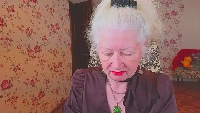 Snapshot of Maya_Mayflower chatting on June 5, 3:35 am Maya Mayflower online show from June 5, 3:35 am