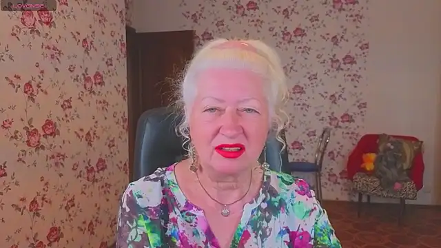 Snapshot of Maya_Mayflower chatting on June 14, 3:19 am Maya Mayflower online show from June 14, 3:19 am