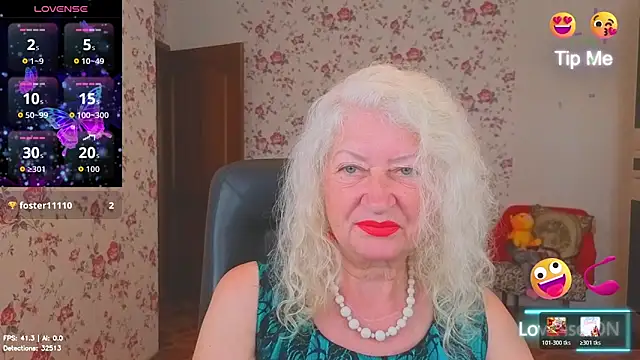 Snapshot of Maya_Mayflower chatting on June 20, 3:31 am Maya Mayflower online show from June 20, 3:31 am