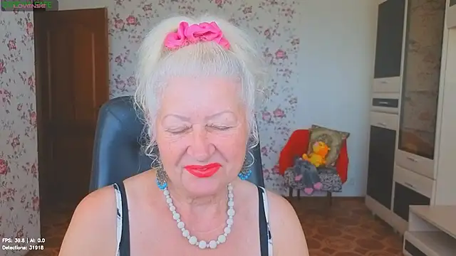 Snapshot of Maya_Mayflower chatting on June 22, 3:25 am Maya Mayflower online show from June 22, 3:25 am
