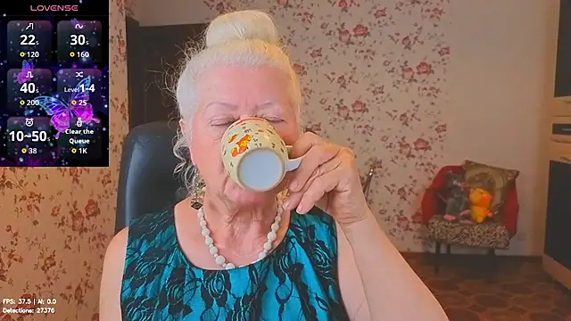 Snapshot of Maya_Mayflower chatting on June 28, 3:23 am Maya Mayflower online show from June 28, 3:23 am