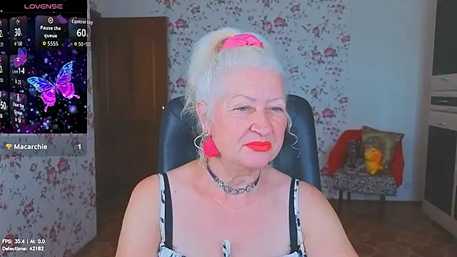 Snapshot of Maya_Mayflower chatting on July 3, 3:35 am Maya Mayflower online show from July 3, 3:35 am