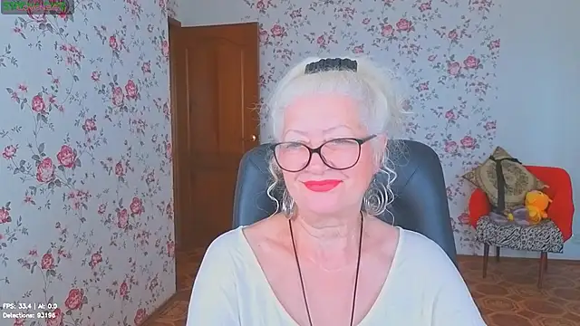 Snapshot of Maya_Mayflower chatting on July 5, 4:19 am Maya Mayflower online show from July 5, 4:19 am