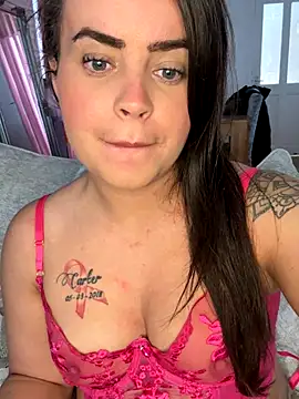 Snapshot of Sophie_23XX chatting on October 11, 10:47 am Sophie 23XX online show from October 11, 10:47 am