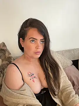 Snapshot of Sophie_23XX chatting on April 3, 10:02 am Sophie 23XX online show from April 3, 10:02 am