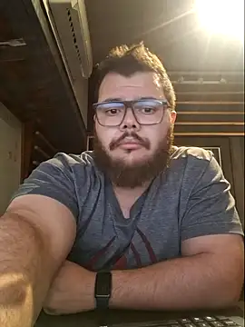 Snapshot of Edmund98 chatting on March 18, 8:15 pm Edmund98 online show from March 18, 8:15 pm