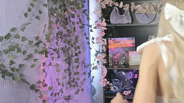 Snapshot of MelissaMillton chatting on March 5, 2:57 am MelissaMillton online show from March 5, 2:57 am