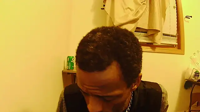 Snapshot of BadazzRXL chatting on November 28, 2:47 am BadazzRXL online show from November 28, 2:47 am