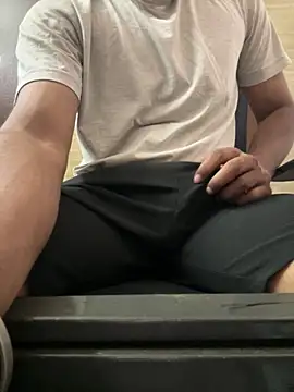 Snapshot of RightFielder chatting on November 5, 2:39 pm RightFielder online show from November 5, 2:39 pm