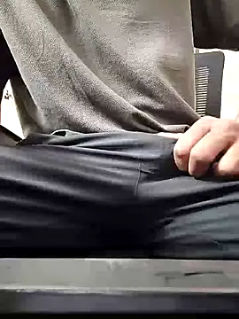 Snapshot of RightFielder chatting on February 17, 3:40 pm RightFielder online show from February 17, 3:40 pm