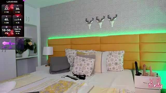 LeilaHiuston online show from February 19, 1:45 am