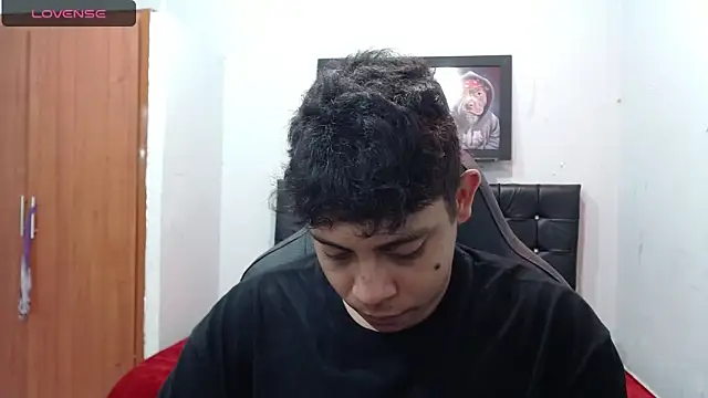 Snapshot of Alejandroo_22 chatting on March 15, 7:27 pm Alejandroo 22 online show from March 15, 7:27 pm
