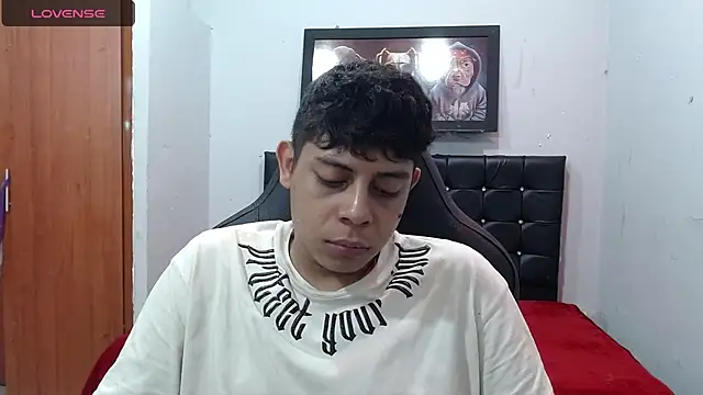 Snapshot of Alejandroo_22 chatting on March 17, 7:15 pm Alejandroo 22 online show from March 17, 7:15 pm