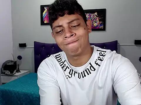 Snapshot of Alejandroo_22 chatting on September 19, 1:45 pm Alejandroo 22 online show from September 19, 1:45 pm