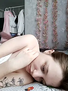 Snapshot of Bonechka chatting on November 21, 7:29 am Bonechka online show from November 21, 7:29 am