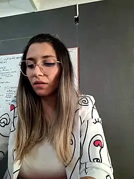 Snapshot of Isabella_Varella chatting on March 5, 5:08 pm Isabella Varella online show from March 5, 5:08 pm