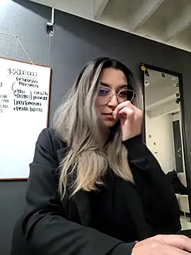 Snapshot of Isabella_Varella chatting on March 13, 12:56 pm Isabella Varella online show from March 13, 12:56 pm