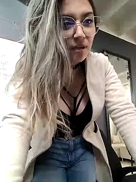 Snapshot of Isabella_Varella chatting on March 20, 9:24 pm Isabella Varella online show from March 20, 9:24 pm