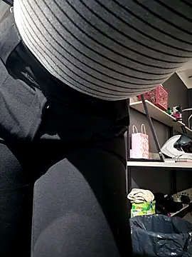 Snapshot of Isabella_Varella chatting on September 18, 12:51 pm Isabella Varella online show from September 18, 12:51 pm